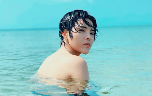 Vũ Cát Tường bất ngờ cởi áo khoe lưng trần gợi cảm: Hình tượng tomboy mạnh mẽ chỉ là quá khứ