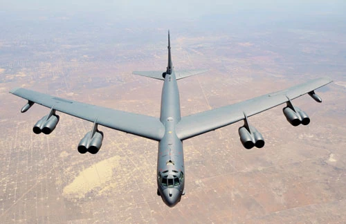 Là loại máy bay ném bom chiến lược được Mỹ sử dụng với số lượng nhiều nhất và cũng là loại máy bay ném bom chiến lược cổ nhất trong Không quân Mỹ. Siêu pháo đài bay B-52 vẫn được không quân Mỹ sử dụng trong suốt năm 2019 vừa qua, xuất hiện tại nhiều điểm nóng trên khắp thế giới. Nguồn ảnh: Pinterest.