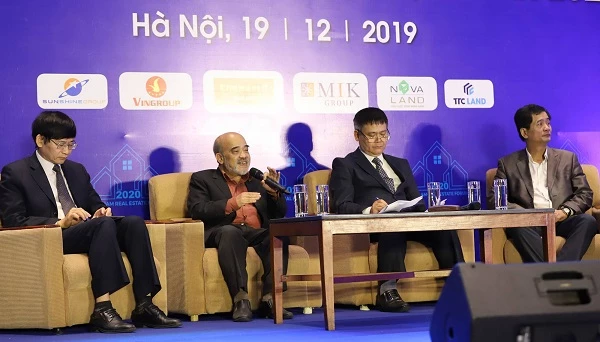 Các chuyên gia kinh tế thảo luận tại Diễn đàn bất động sản Việt Nam thường niên 2019.