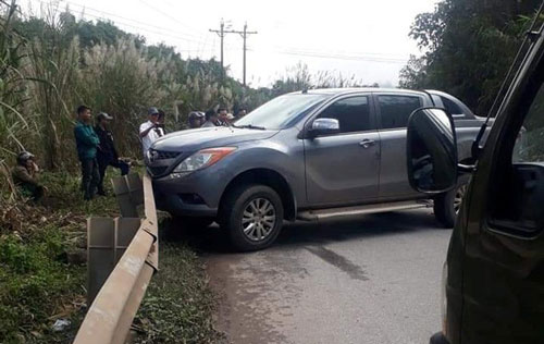 Quảng Bình: Truy bắt 2 nghi phạm tháo chạy bỏ lại 2 tạ ma túy đá trên xe