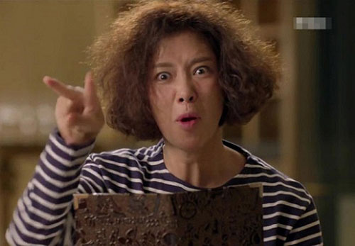 Mãi không thấy con dâu mới xuống ăn sáng, mẹ tôi lật đật chạy lên phòng gọi thì hét thất thanh vì cảnh tượng trước mặt