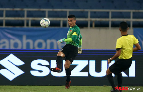 TIẾT LỘ: CLB TP.HCM chi đến 8 tỷ mua Bùi Tiến Dũng