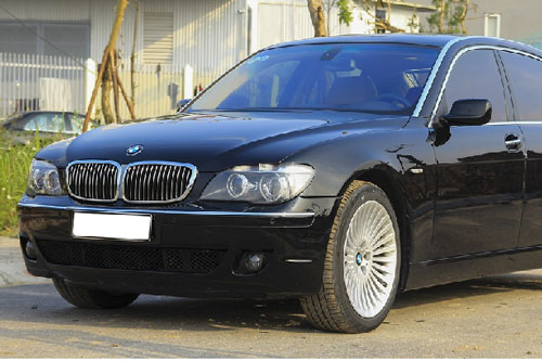 Xe sang BMW 750 Li 14 năm tuổi bán hơn 400 triệu đồng