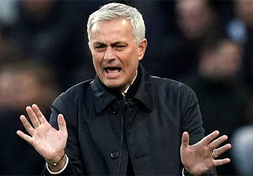 Mourinho vô cảm trong ngày tái ngộ cố nhân Chelsea và Lampard