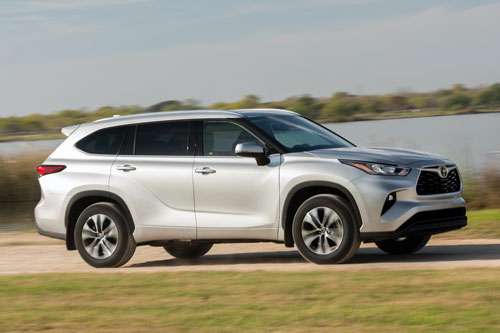 Toyota công bố giá bán xe crossover mới từ 800 triệu đồng