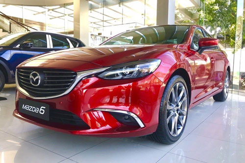 Mazda 6 giảm giá 61 triệu đồng, cạnh tranh Toyota Camry, Honda Accord