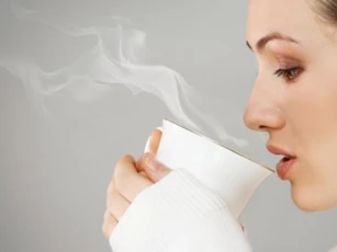 Những công dụng ít người biết của việc uống nước ấm hàng ngày