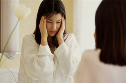 Vợ bầu 8 tháng nhưng chồng bảo ăn tạm mì tôm 1 tuần trong khi anh có 20 triệu trong tài khoản, lý do anh đưa ra khiến em choáng nặng