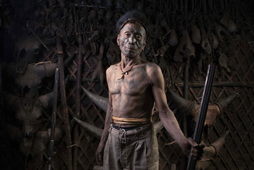 Những người đàn ông Ấn Độ thân thiện này không ngờ là chiến binh chuyên lấy đầu người