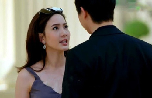 Nghe chồng nói: "Giá cô bằng được 1 nửa vợ nhà người ta thì tôi đã đẹp mặt", vợ lẳng lặng làm vài việc cỏn con mà chồng xin thua vội