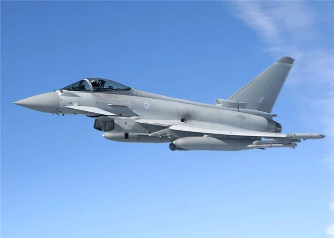 Bi S-400 o Syria khoa chat, may bay Eurofighter Typhoon NATO cong duoi bo chay?-Hinh-8