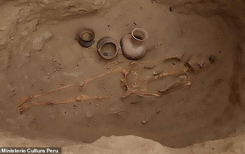 Phát hiện 11 ngôi mộ cổ tại Peru