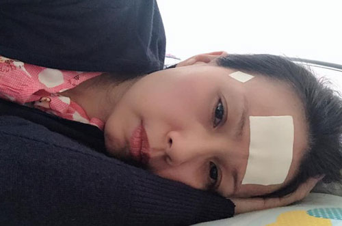 Cẩm Ly sụt cân, đi bệnh viện cấp cứu vì nhiễm trùng cánh tay, nặng đến mức hủy bỏ show diễn