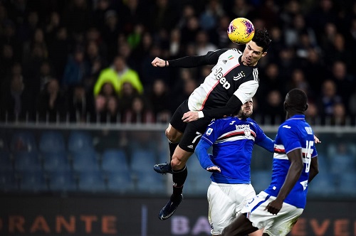 CLIP: Top 10 pha bật cao ghi bàn không tưởng của Cristiano Ronaldo