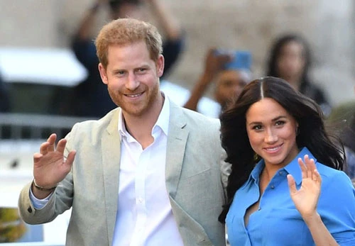 Vợ chồng Hoàng tử Harry - Meghan Markle tiếp tục có hành động gây tranh cãi.