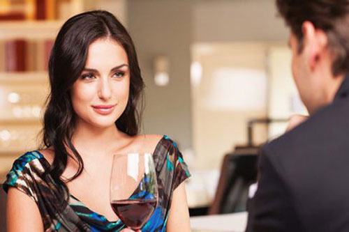 Chồng ngẩn ngơ rồi tiếc đứt ruột khi gặp lại vợ cũ