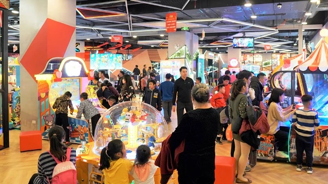 Với quy mô hơn 1.300 m 2 , trung tâm giải trí Timezone tại Aeon Mall Hà Đông (Hà Nội) hiện là trung tâm lớn nhất của Timezone tại Việt Nam.