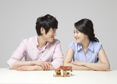 Theo dõi nhờ camera hàng xóm, tôi bỗng phát hiện sự lạ phơi bày bí mật "đỏ mặt"