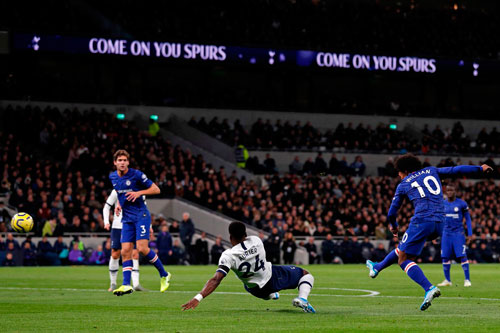 CLIP: Siêu phẩm không thể cản phá của Willian vào lưới Tottenham