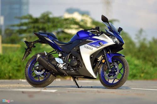 Yamaha R3.