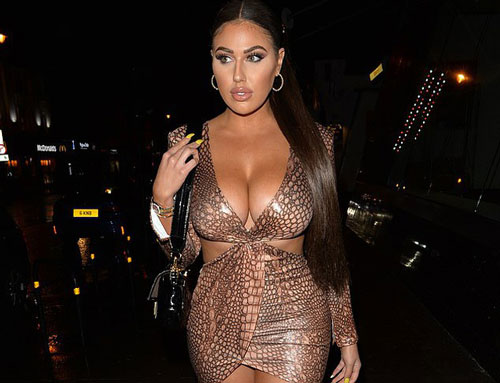 Anna Vakili bốc lửa với váy xẻ sâu