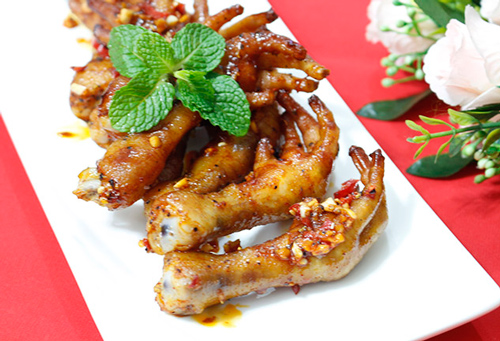 Cuối tuần chiêu đãi ông xã chân gà nướng muối ớt là chàng chẳng còn muốn la cà quán xá nữa đâu