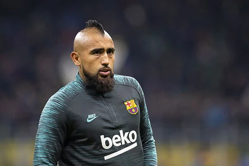 Inter Milan lên kế hoạch mua Arturo Vidal. Theo tờ Daily Mail, Inter Milan đã tiến rất sát tới chữ ký của tiền vệ Arturo Vidal. Bởi vì, chỉ cần chi ra 17 triệu bảng thì Barcelona chắc chắn sẽ “nhả người”.