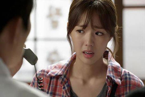 Giả vờ rủ bạn trai đi khách sạn, tôi quỵ ngã khi thấy anh đá cửa xông vào