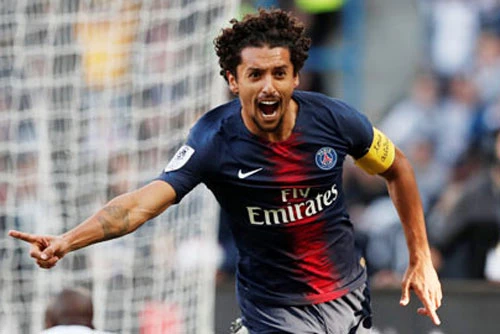 Man City và Real muốn ‘hút máu’ PSG. Tờ Daily Mail đưa tin, sau khi hay tin hậu vệ Marquinhos và PSG gặp bế tắc trong việc gia hạn hợp đồng, cả Man City lẫn Real Madrid đều nhanh chóng cử người tiếp cận với ngôi sao 25 tuổi.