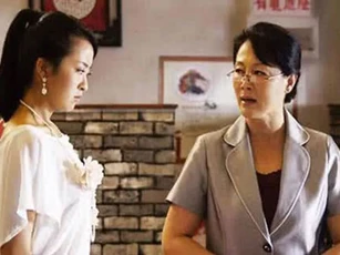 Mẹ chồng "sốt" cháu trai tí tí lại giục con dâu đẻ, con trai nói 1 câu khiến bà ngậm ngùi ân hận