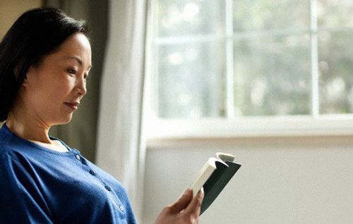 Mỗi ngày đi làm về tôi lại thấy nhà có thêm một vài món đồ lạ, tôi nhìn mẹ chồng mà thấy bất lực, nói với chồng thì anh lại trách ngược tôi