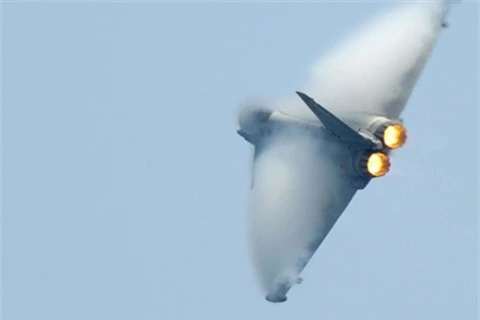 Eurofighter Typhoon suyt bi ban ha khi tiep can can cu Hmeimim