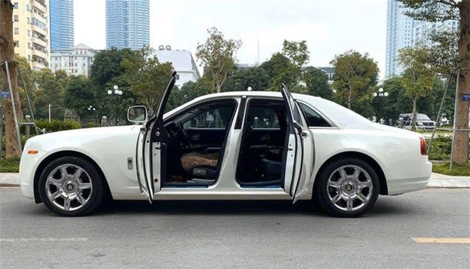 Loạt Rolls-Royce cũ biển siêu đẹp, rao bán giá 'khủng'