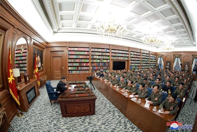 Ông Kim Jong-un chủ trì hội nghị quân sự giữa lúc căng thẳng với Mỹ - 4
