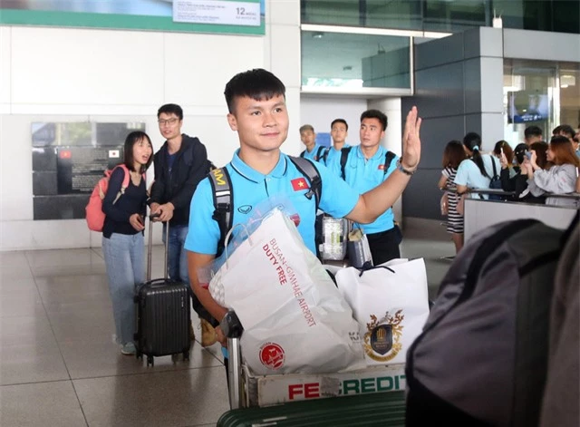 U23 Việt Nam về đến TP Hồ Chí Minh sau chuyến tập huấn tại Hàn Quốc - Ảnh 1.