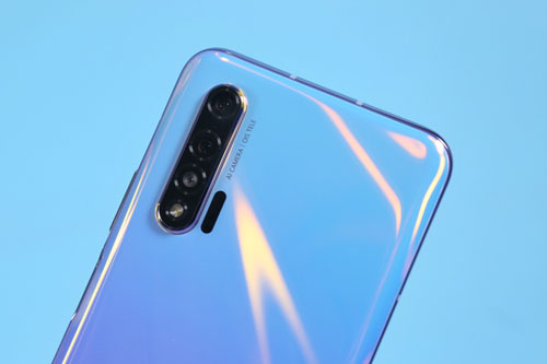 Cận cảnh smartphone 3 camera sau, cấu hình ‘khủng’, pin 4.100 mAh, giá 10,58 triệu