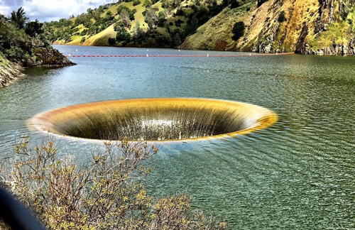 Top 10 "cổng địa ngục" đẹp nhất thế giới