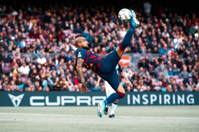 Hiệu quả 100% trước khung thành, Vidal chứng minh giá trị độc nhất ở Barca