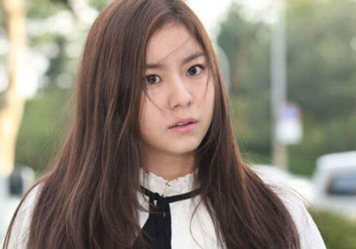 Thấy "giặc bên Ngô" ngồi cắn hướng dương còn vợ bụng bầu lau nhà, chồng tôi chỉ tay mắng 1 câu khiến cô em xanh mặt