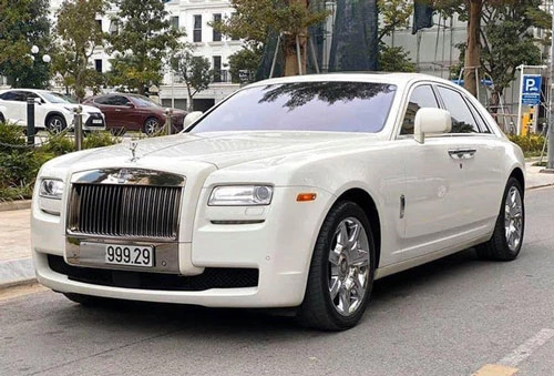 Rolls-Royce Ghost ngoại thất tông trắng sở hữu biển số vip 999.29. (Ảnh: Nhịp sống kinh tế)