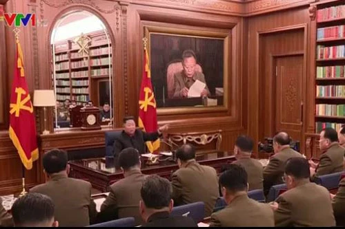 Nhà lãnh đạo Kim Jong Un phát biểu trong cuộc họp.