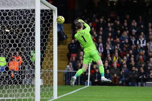 Sai lầm của De Gea. Ảnh: Getty