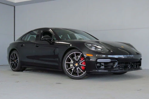 2. Porsche Panamera 2019 (giá khởi điểm của phiên bản V6: 86.300 USD, công suất tối đa: 330 mã lực, điểm tổng thể: 8,8/10).