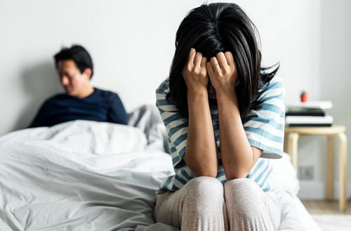 Thấy chồng mê tennis bỏ bê vợ con, tôi bực mình khâu khóa túi đựng vợt của anh, không ngờ hành động trẻ con đó lại giúp tôi khám phá ra bí mật không ngờ