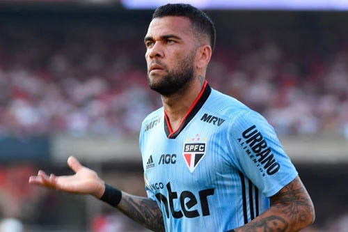 6. Dani Alves (Sao Paulo, ĐT Brazil).