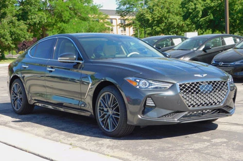 6. Genesis G70 3.3T 2019 (giá khởi điểm của phiên bản V6: 43.750 USD, công suất tối đa: 365 mã lực, điểm tổng thể: 8,5/10).