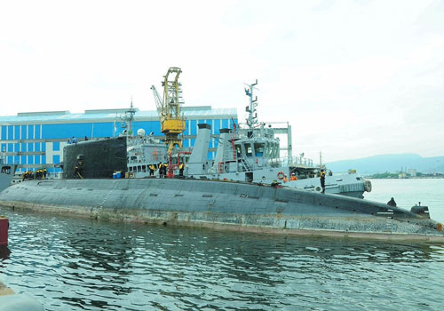 Chi tiết hiện trường sập ụ nổi, chìm tàu ngầm lớp Tango của Nga