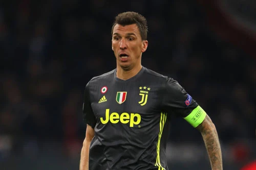 9. Mario Mandzukic (Juventus đến M.U hoặc Qatar).