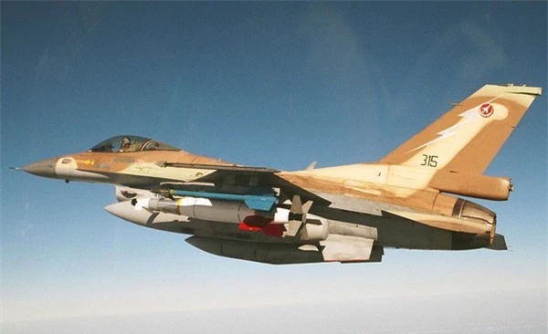 F-16I cua Israel mang ten lua Delilah 