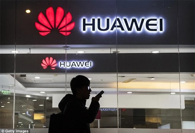 Huawei thấm đòn lệnh trừng phạt của Mỹ - Ảnh 1.